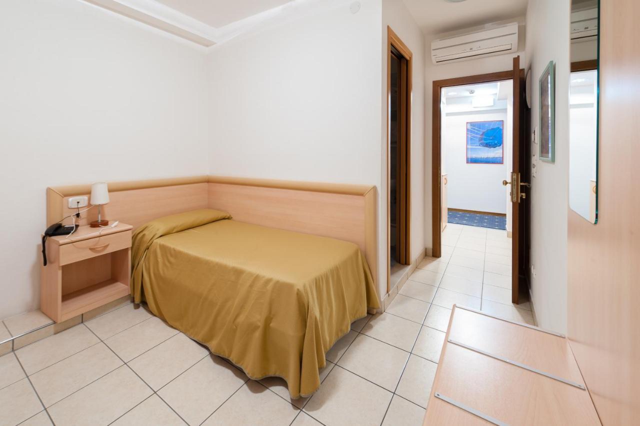 Hotel Garni Losanna Bibione Buitenkant foto