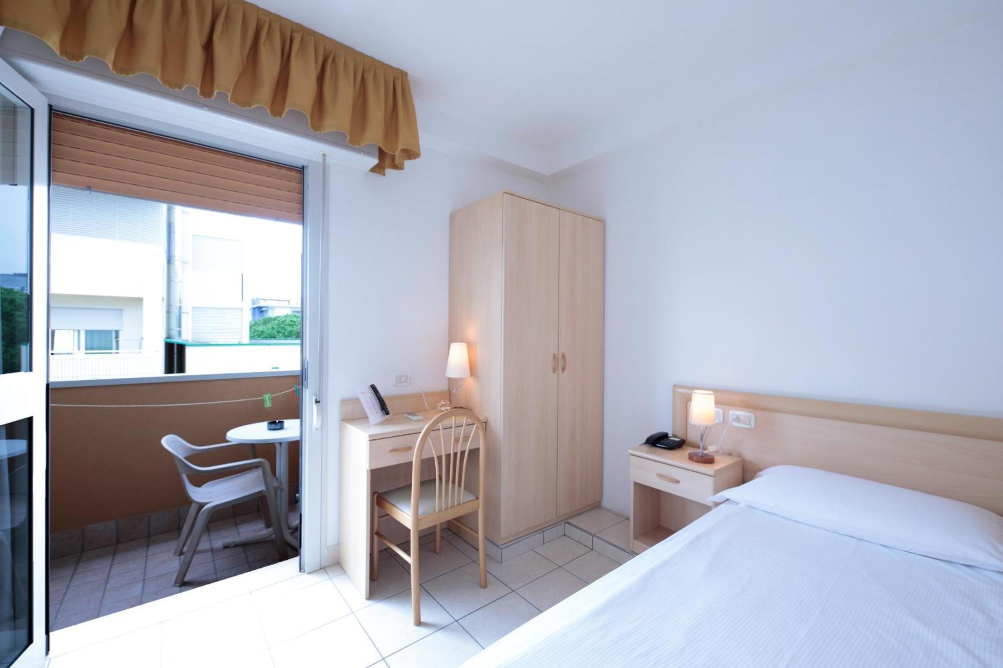 Hotel Garni Losanna Bibione Buitenkant foto