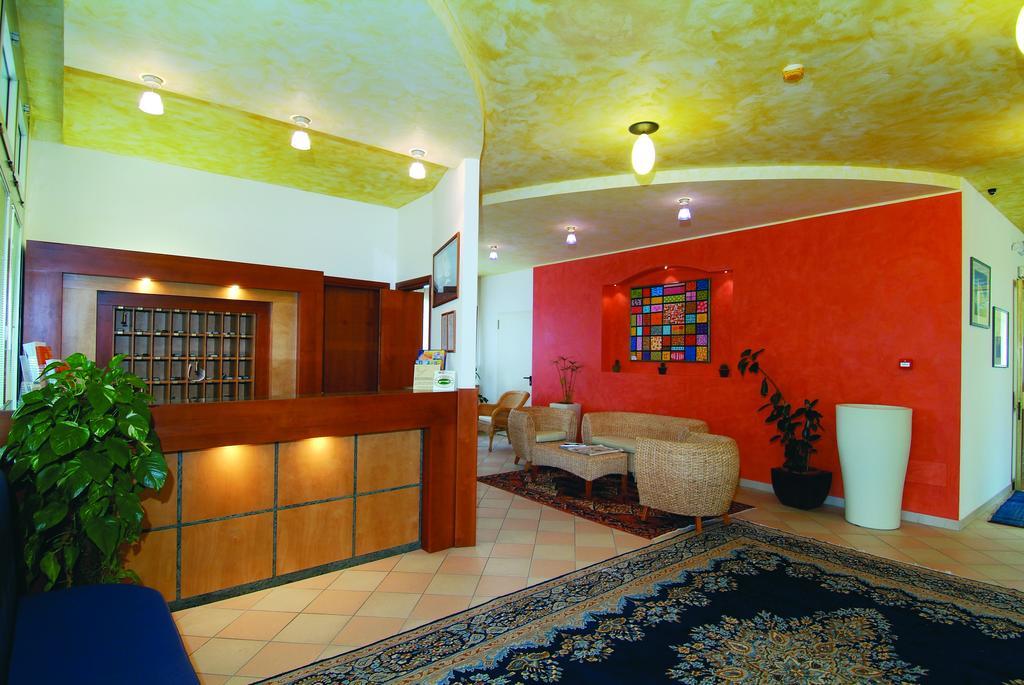 Hotel Garni Losanna Bibione Buitenkant foto