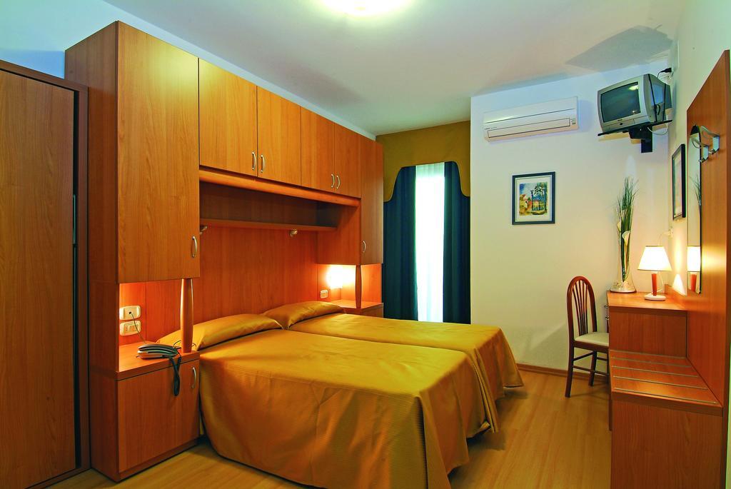 Hotel Garni Losanna Bibione Kamer foto