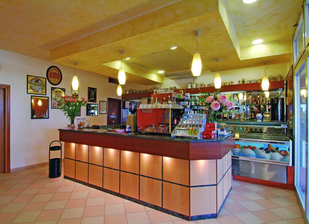 Hotel Garni Losanna Bibione Buitenkant foto