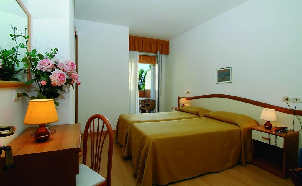 Hotel Garni Losanna Bibione Kamer foto