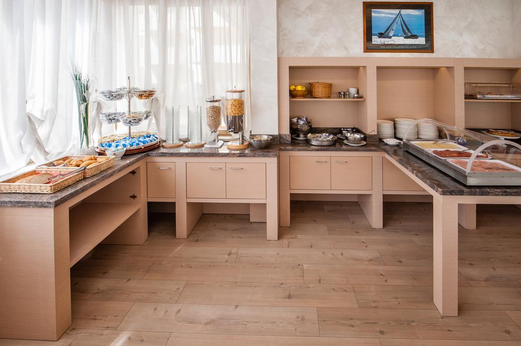 Hotel Garni Losanna Bibione Buitenkant foto
