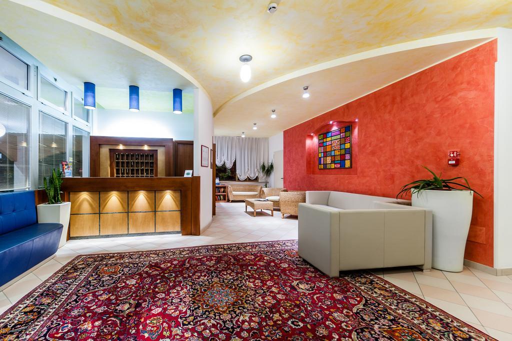 Hotel Garni Losanna Bibione Buitenkant foto